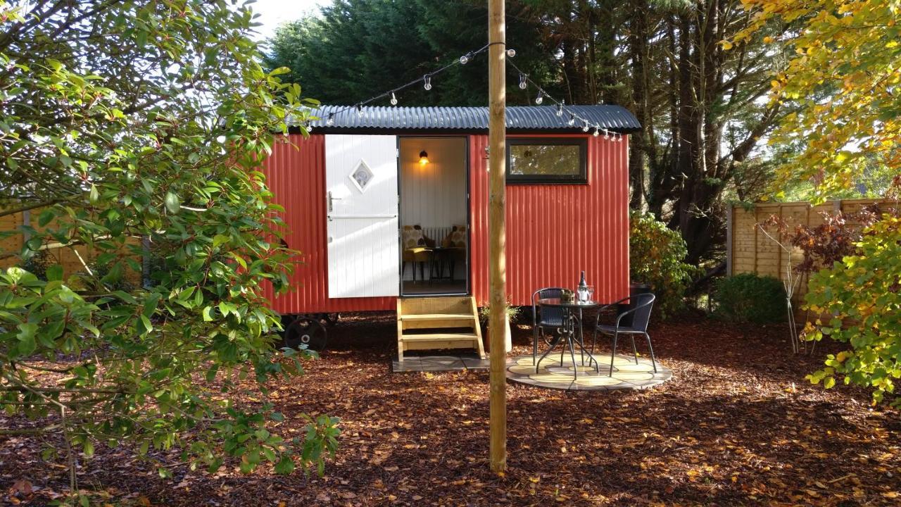 Forest Heath Shepherd'S Huts Ringwood Exterior photo